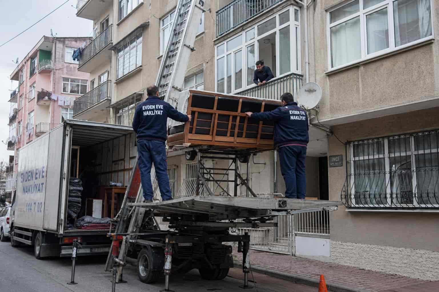 Dış cephe mobil asansörle eşya sevki